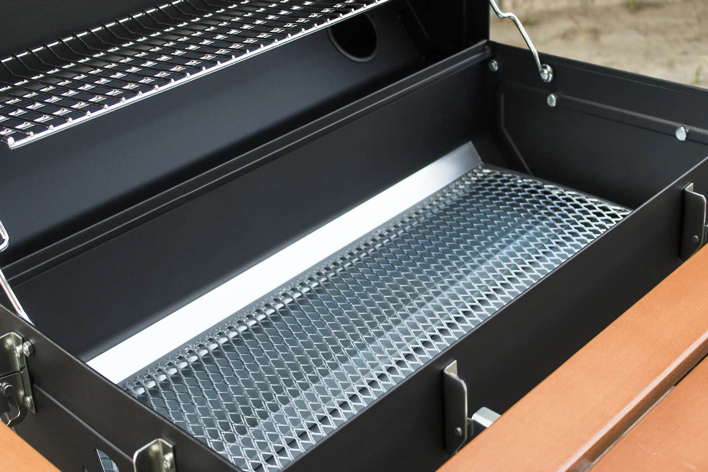 Guruss CG-075 Holzkohlegrill | 75×40 cm Grillfläche | Outdoor BBQ mit Ofenfunktion - Ezmann.de