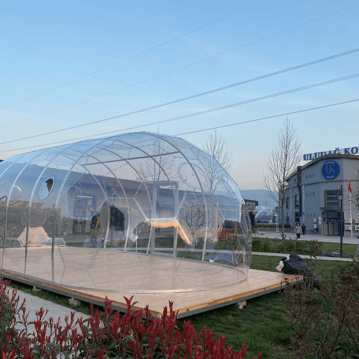 Pool Bereich mit Garten Dome