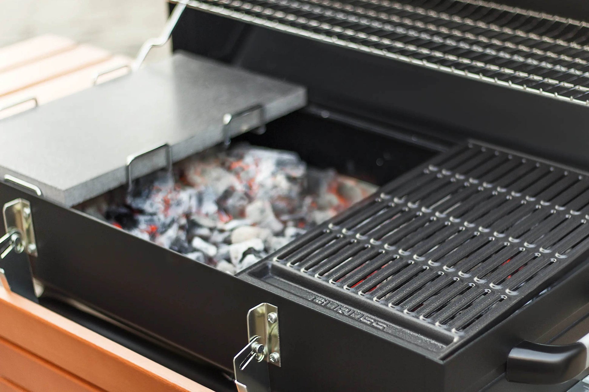 Guruss CG-075 Holzkohlegrill | 75×40 cm Grillfläche | Outdoor BBQ mit Ofenfunktion - Ezmann.de